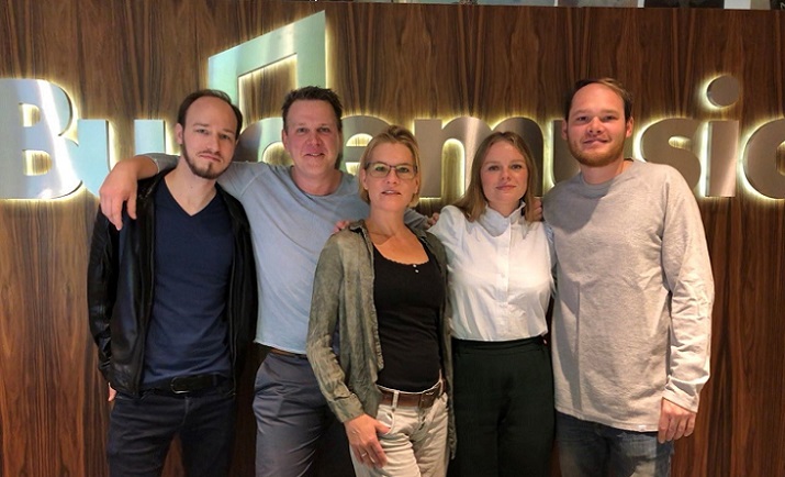 Budde Music und Edition MUM Publishing signen Anja Krabbe